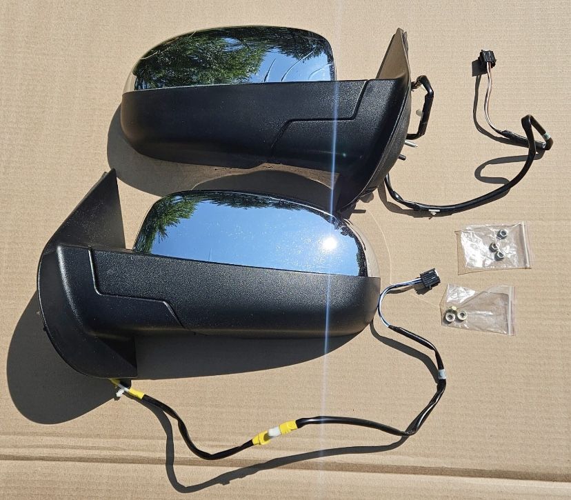 07-14 Chevy Silverado/GMC Sierra OEM Mirrors.