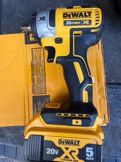 Compact impact wrench 3.8 with 20 V battery