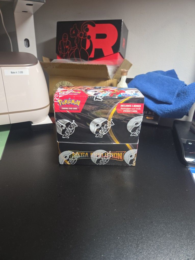 Mega EVOLUTIONS BOOSTER BOX