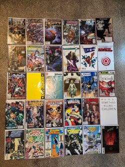 Mixed DC Marvel Comic Book Lot 30+ Issues