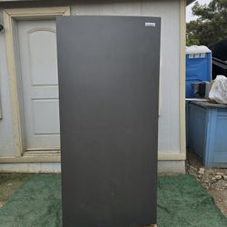 Fridigaire Garage Ready Upright Freezer 
