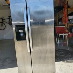 WHIRLPOOL Refrigerator Freezer