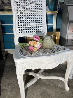 Pretty vintage wicker white chair