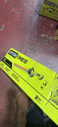 Ryobi 18 volt cordless 22” hedge trimmer kit