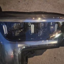 2022 / 2025 Toyota Tundra Headlight Right Oem 