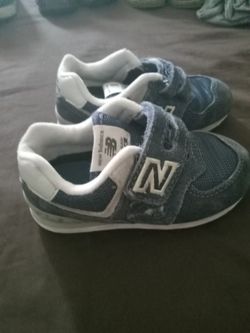 Kids Tennis Shoes 0