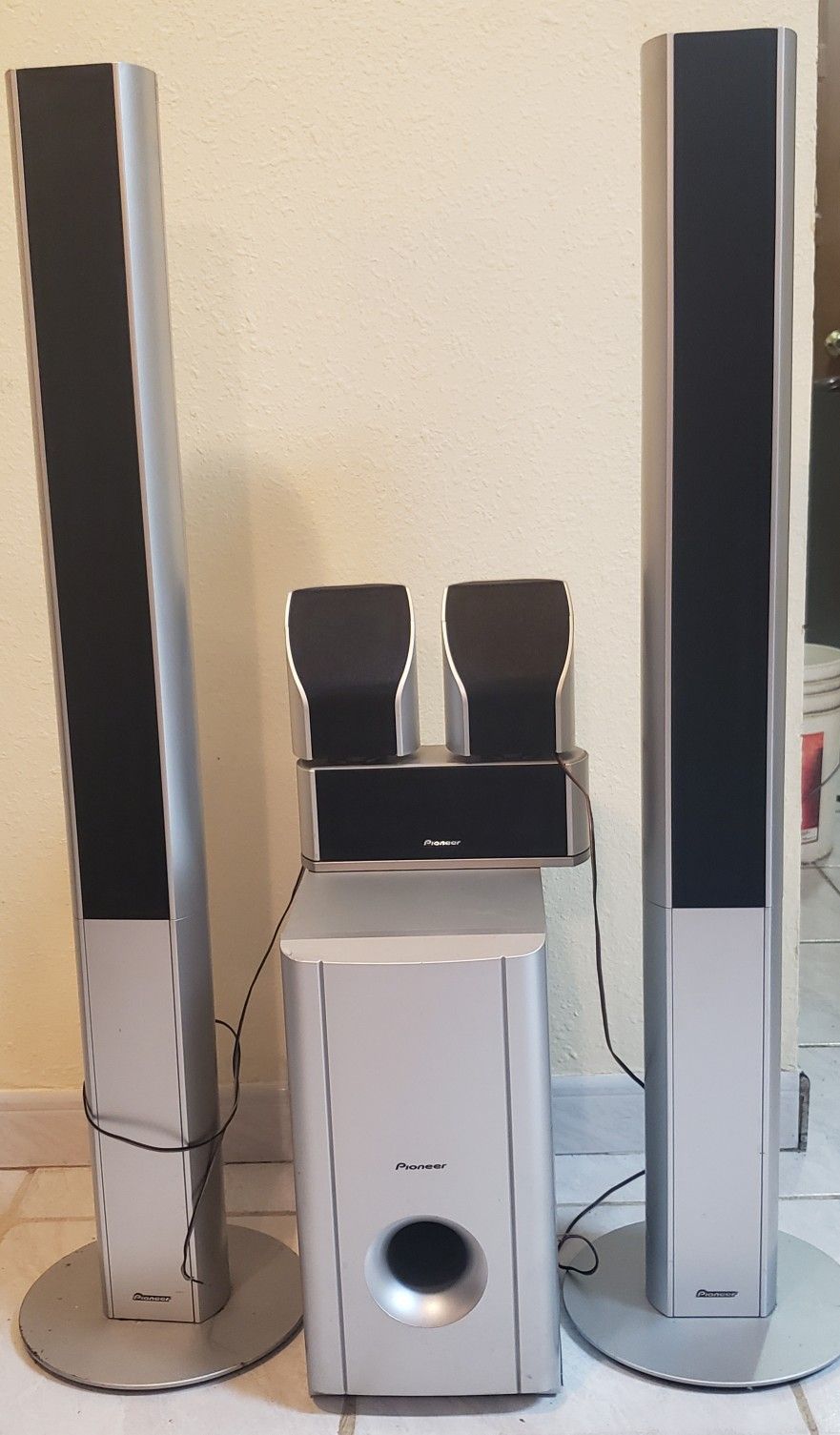 Pioneer Surround Sound System.  6 Speakers