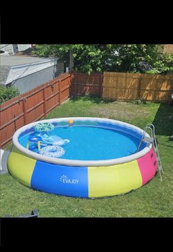 LAST NEW swimming pool 18ft x 48in pump and ladder included