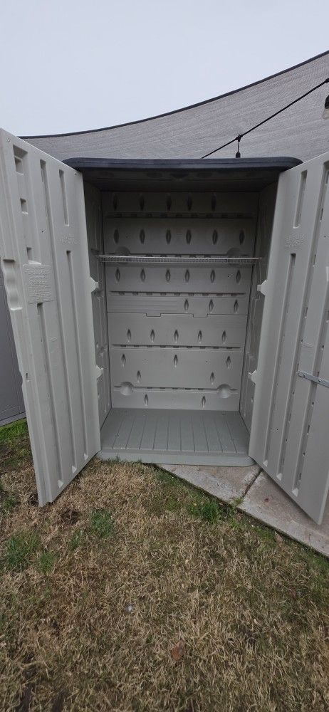 Rubbermaid Storage Shed 300$ Cash