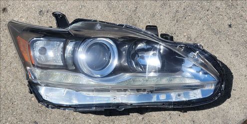 2011 to 2017 LEXUS CT200H RIGHT PASSENGER HEADLIGHT