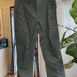 New Columbia Men’s Omni Shade Hiking Pants Size 34X34 Color Green