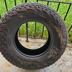 TIRE LT 285/70/17