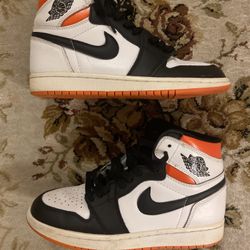 Jordan 1 Electro Orange Size 8 Men Excellent Condition 