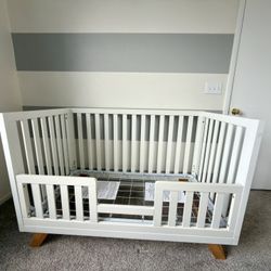 Child Craft Soho 4-in-1 Convertible Crid In White/Natural 