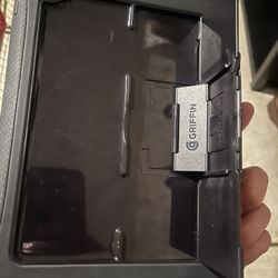 iPad 9.7 Griffin Cover & iPad Keyboard (Pic N/A ) if posted, it’s available.