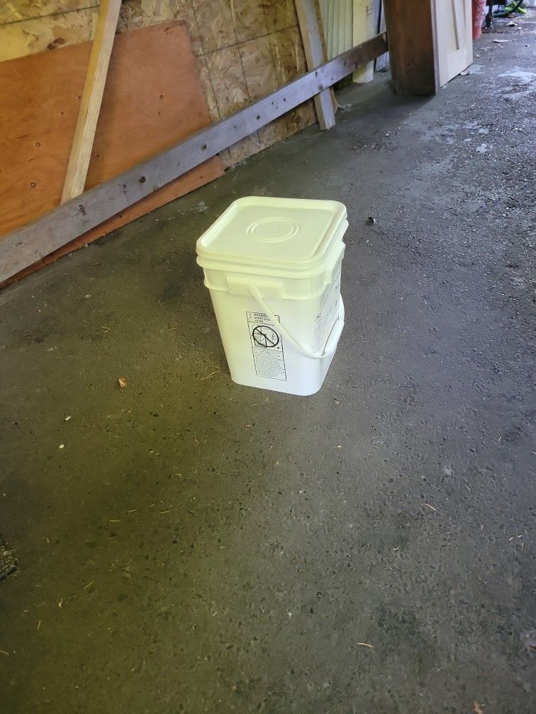 4 Gallon Buckets