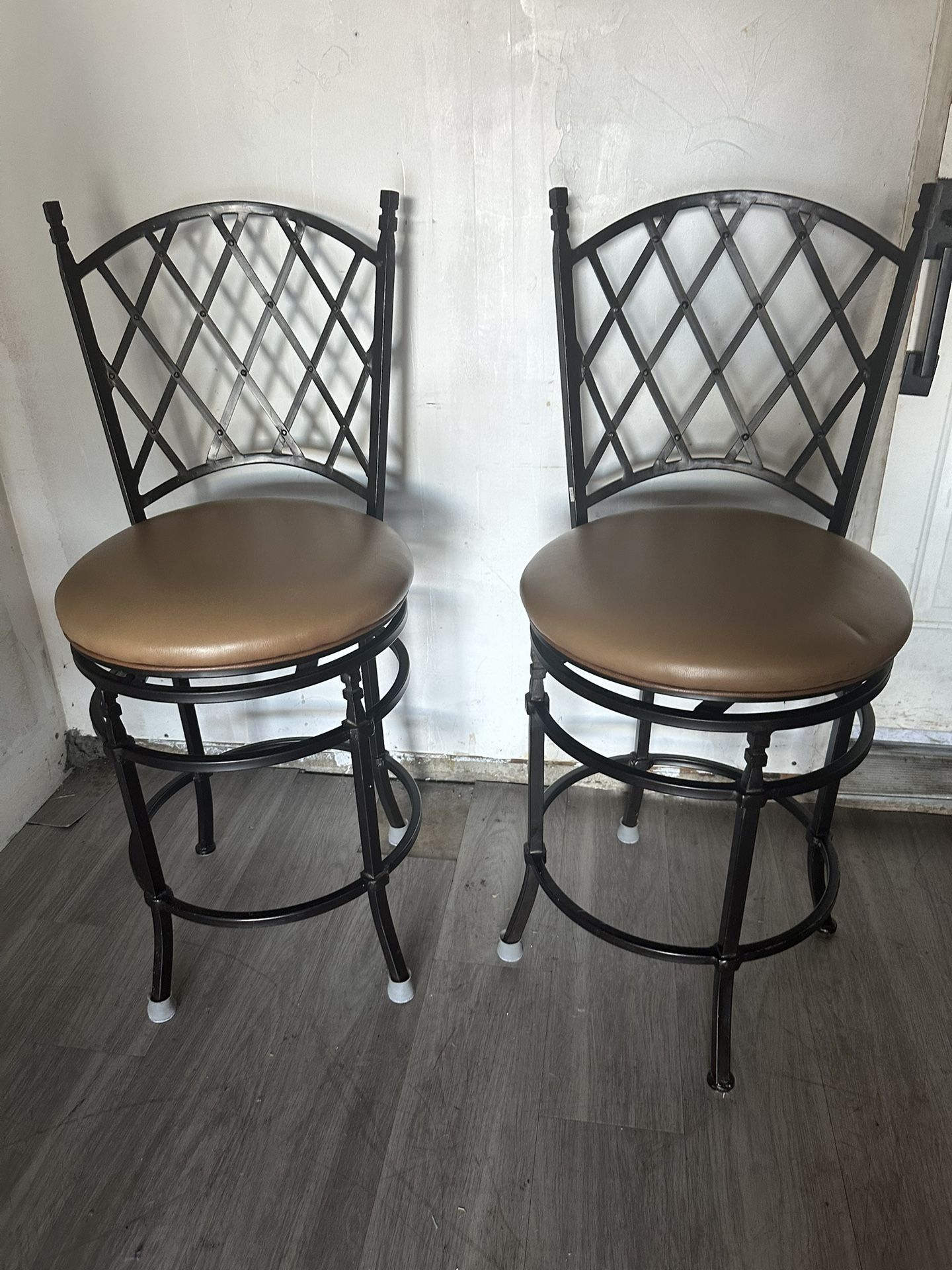 Bar Stools with cushioned seats & lattice Design