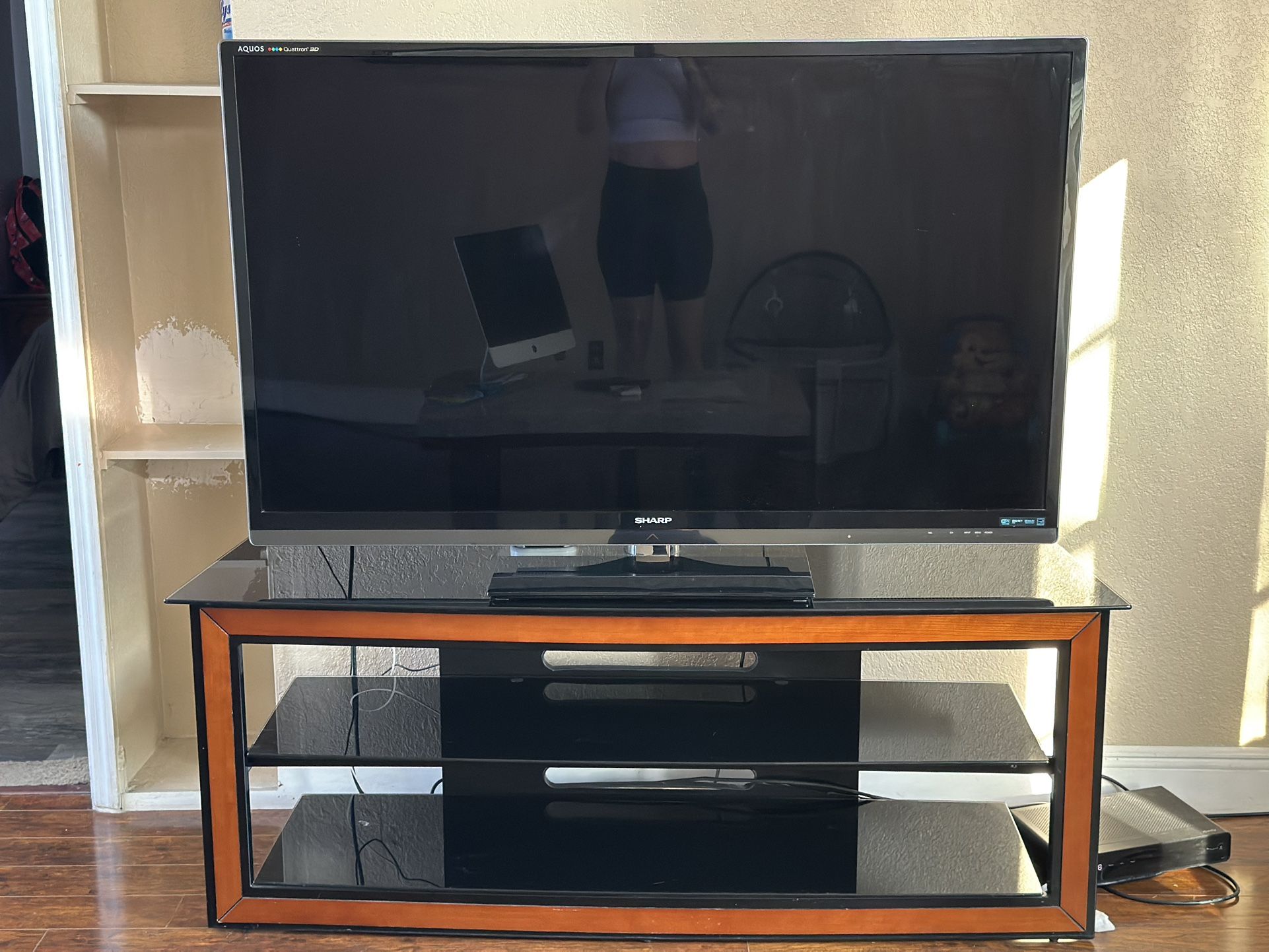 60 In Sharp Aquos Tv With Stand