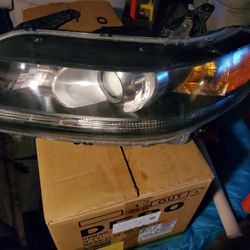 Honda CPE Headlight Assembly  2013-2015