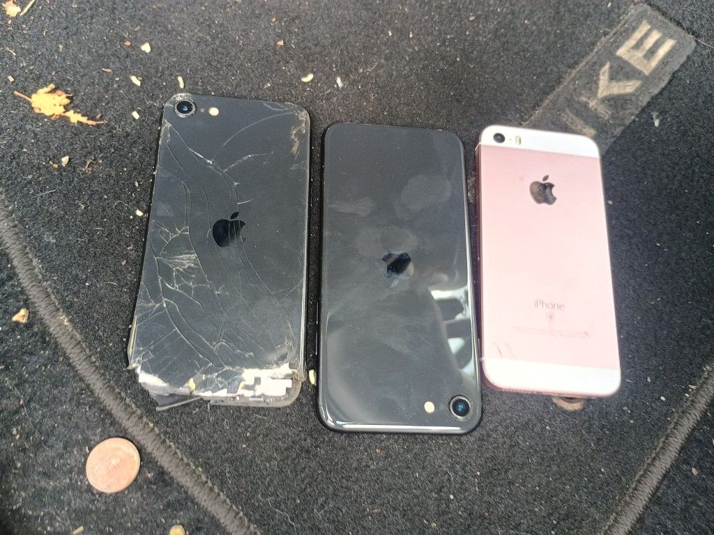 3 Broken Iphones