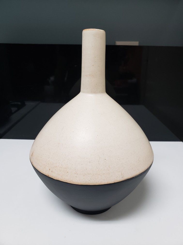 12" Ceramic Spindle Vase Jallpa Nina Peru