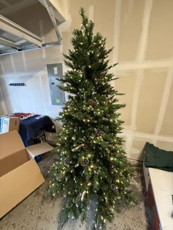 Artificial Christmas Tree 7.5 ft. Pre-Lit  w/ Pinecones & Berries Snow Tipped *READ