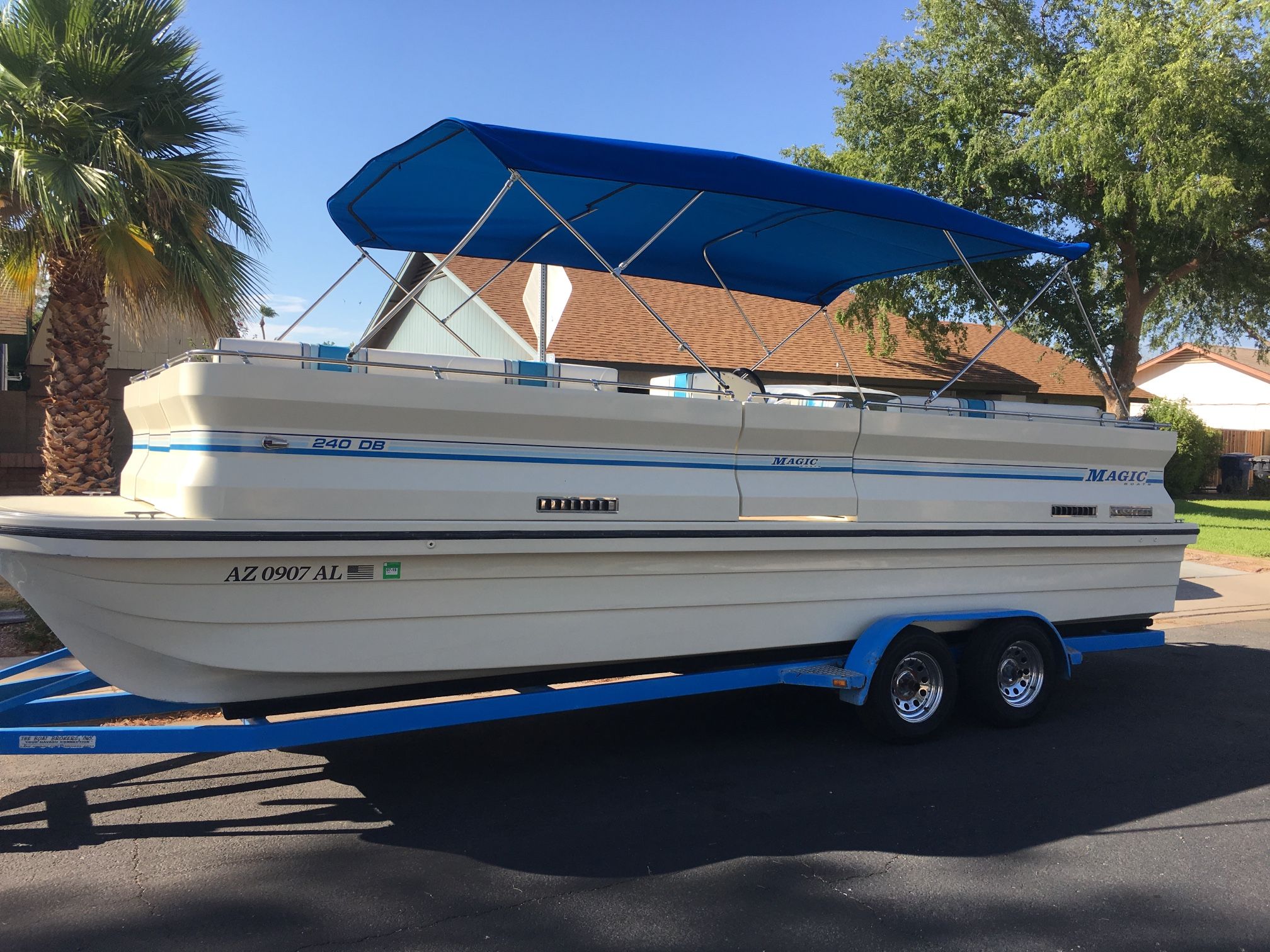 Magic 240 Legend Deck Boat