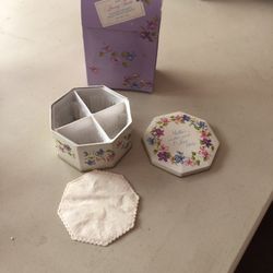 Avon 1982 mothers day decorative canister empty