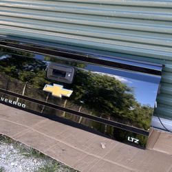 Chevy Silverado black tailgate  (14-18) 