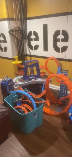 Hot Wheel Tracks/Table Bundle 