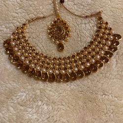 Golden Kundan Pearl Necklace/Tikka Jewelry Set