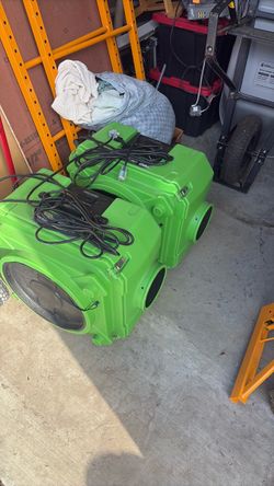 Air scrubber