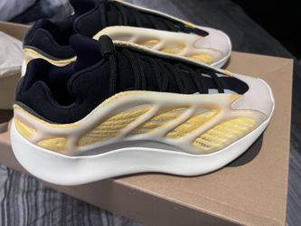 Yeezy 700 V3 Safflower