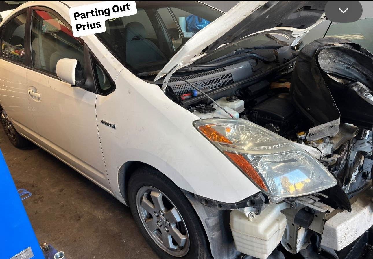 PRIUS PARTS AVAILABLE! ALL PARTS!! ALL COLORS AVAILABLE! 