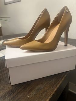Calvin Klein Pump