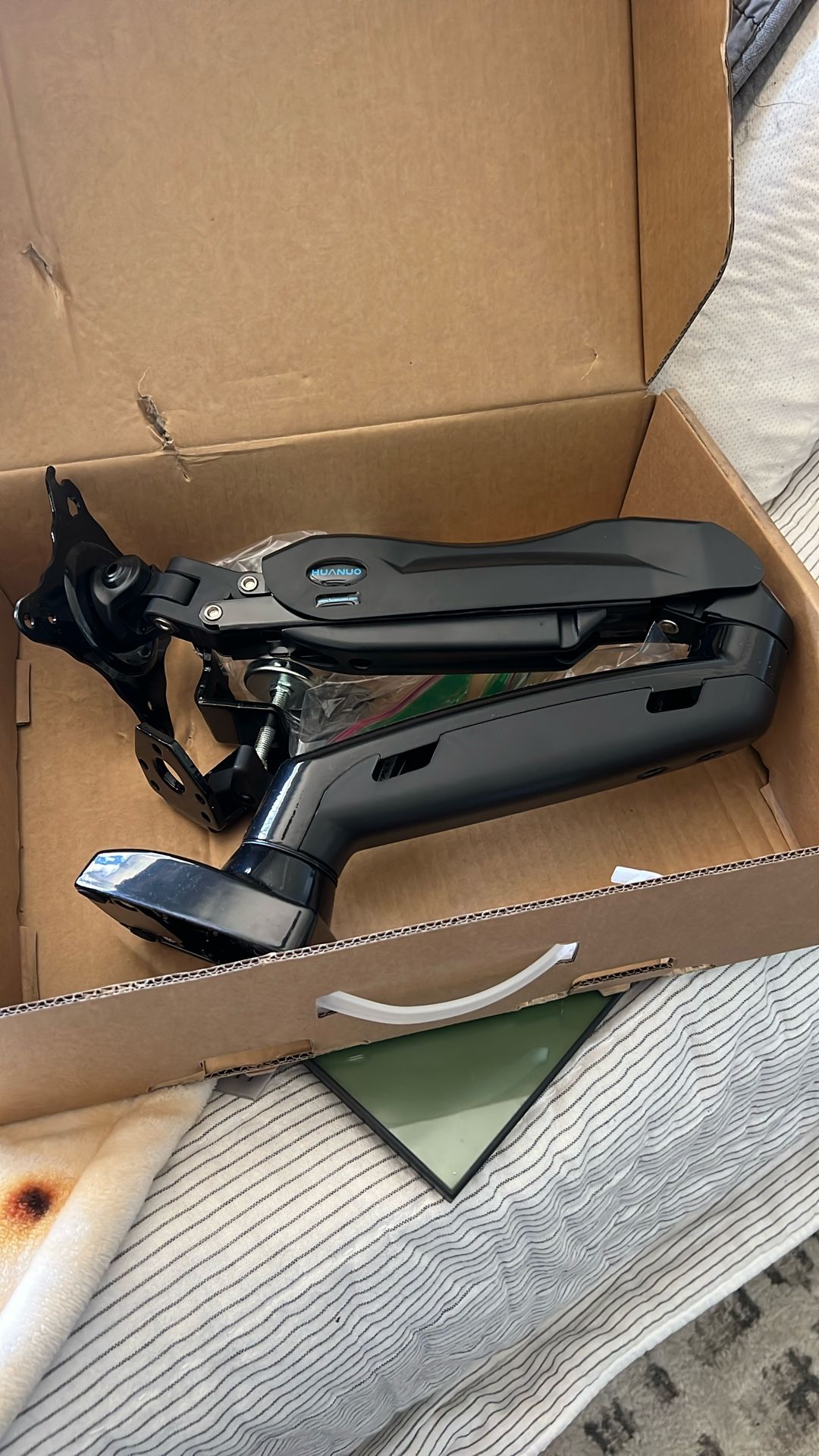 Huanuo Monitor Mount – Fully Adjustable Mechanical Arm