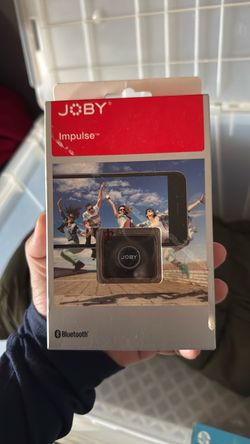 Selfies bluetooth remote shutter button