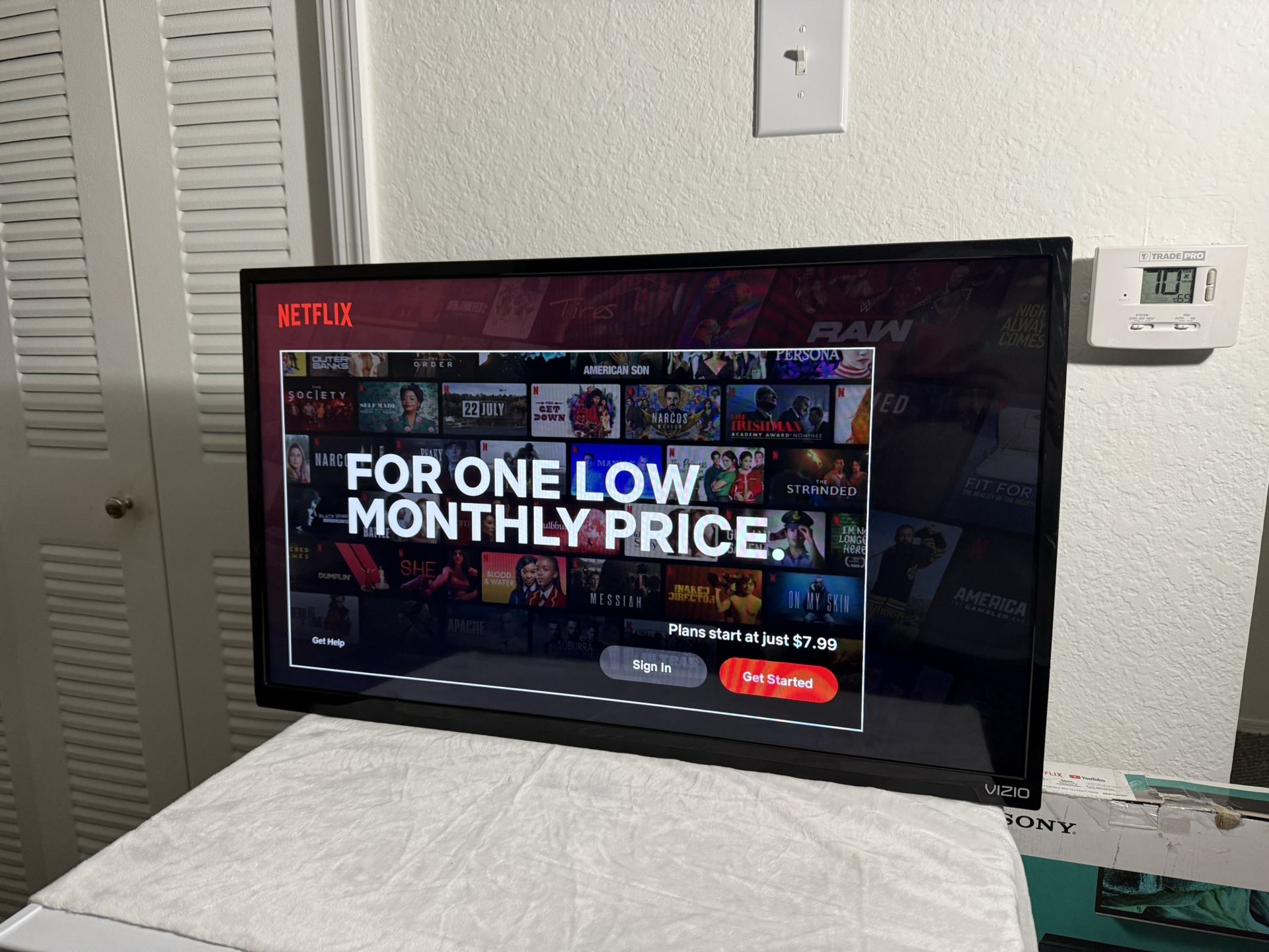 Tv 32 inch Vizio works great on Netflix only no other apps