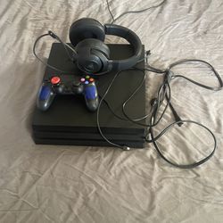 ps4 and Headphones 