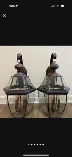 2 Indoor/outdoor Wall Lights