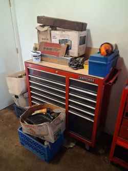 Crafstmen tool box with tools