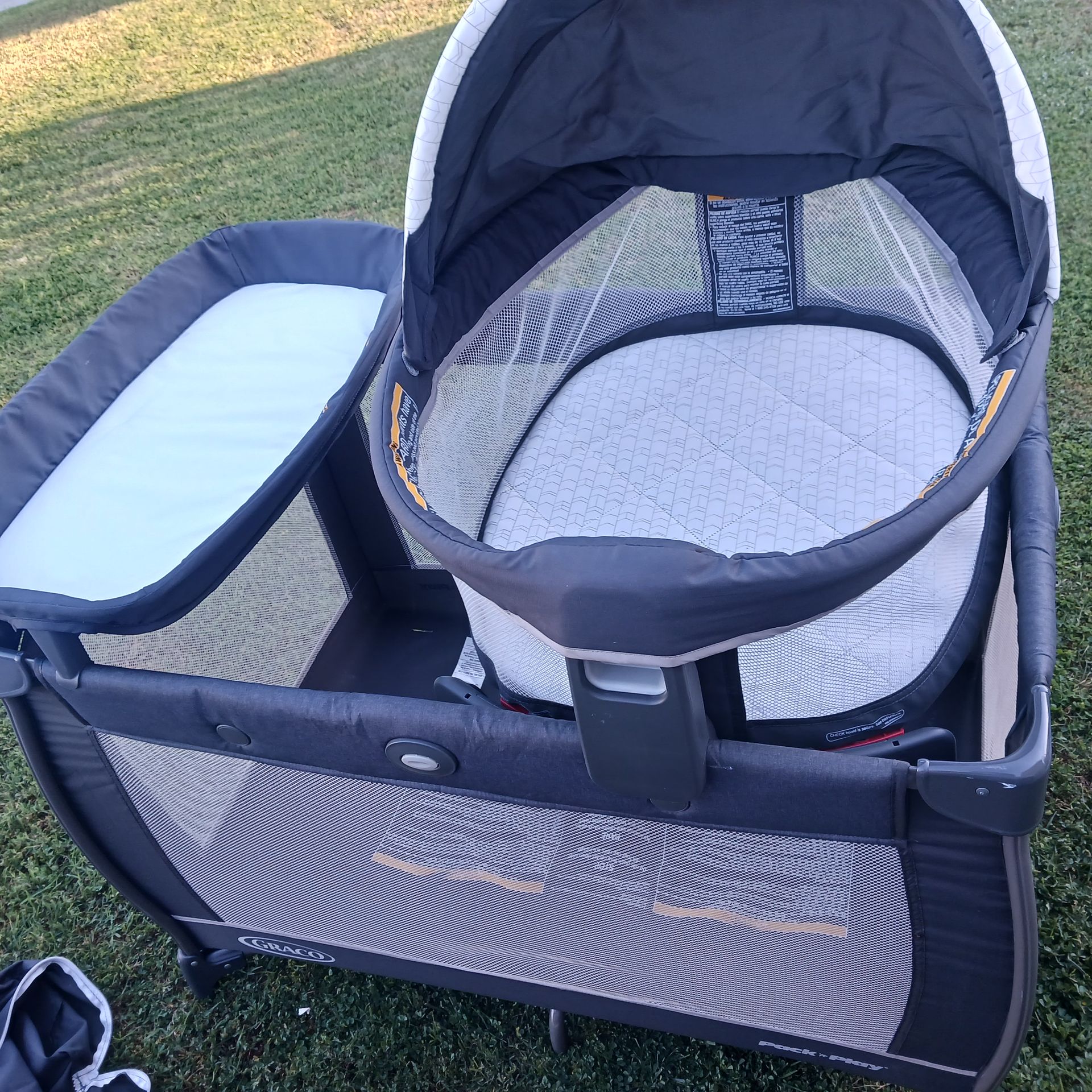 Graco pack N play/travel crib