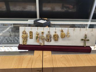 14k10k gold pendant different prices and grams layaway available available 10% dwon if you interested please make sure you ask for Maribel thank you