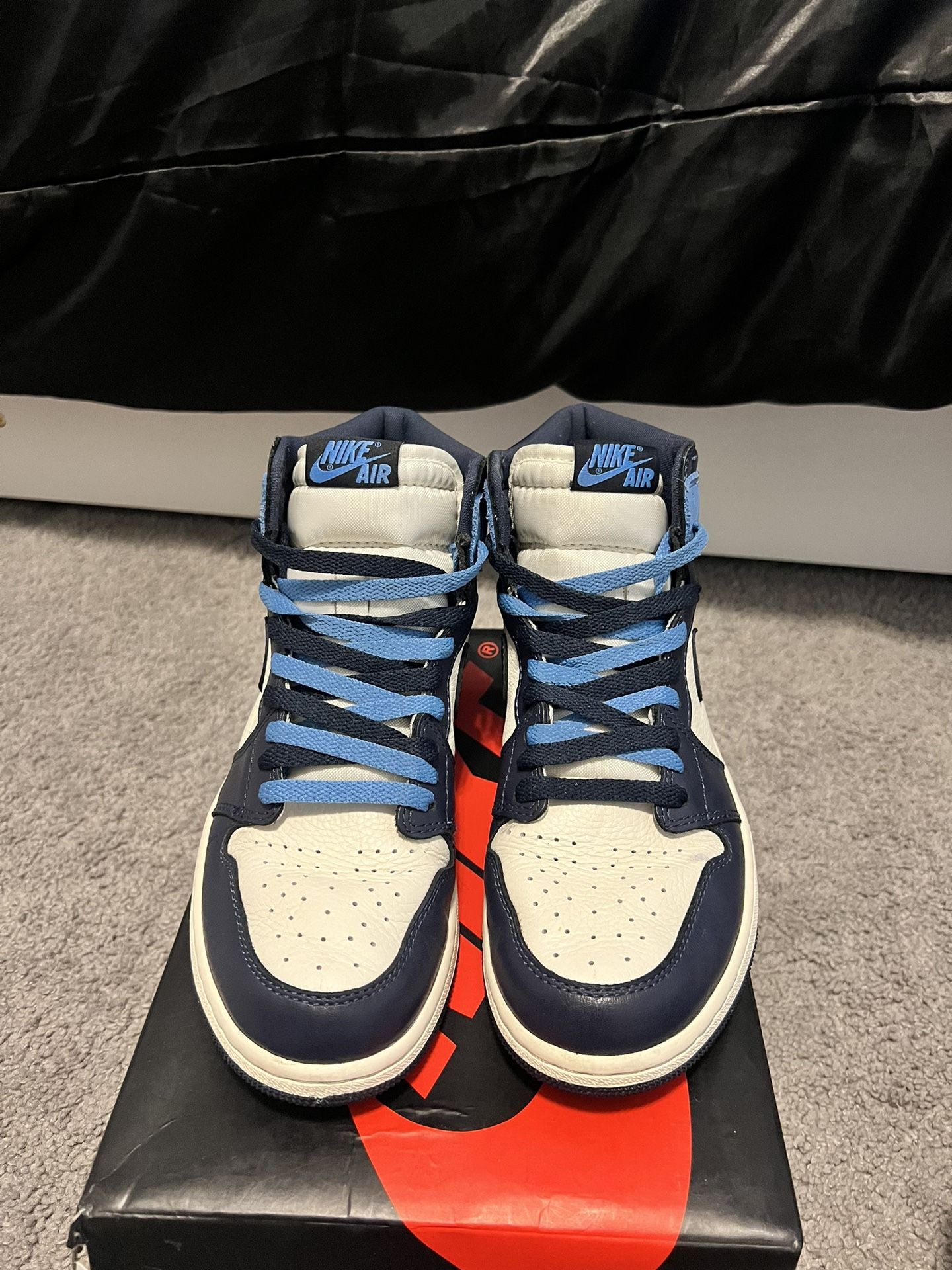 Air Jordan 1 Retro High Obsidian