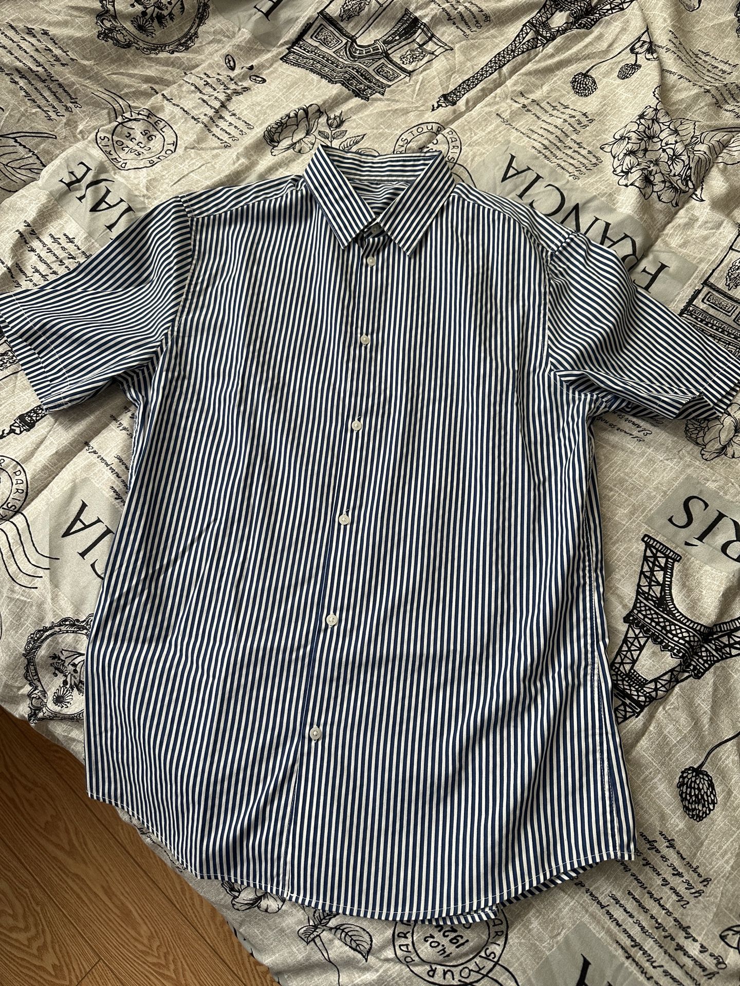 Button Down Short Sleeved Shirt Size M