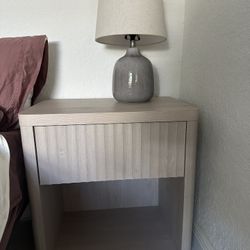 Set Of 2 Nightstands 