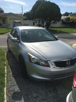 2009 Honda Accord runs and drives great no mechanical issues hundred and97,000 miles