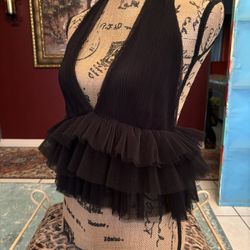 Gorgeous Cropped Black Top Size Small ❤️❤️