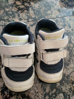 Stride rite sneaker size 5W