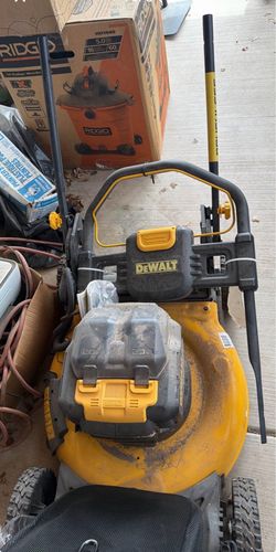 DEWALT BATTERY LAWNMOWER NEW (Tool Only)